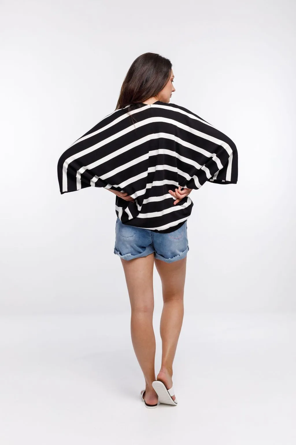 Home Lee Knit Cape - Black & White