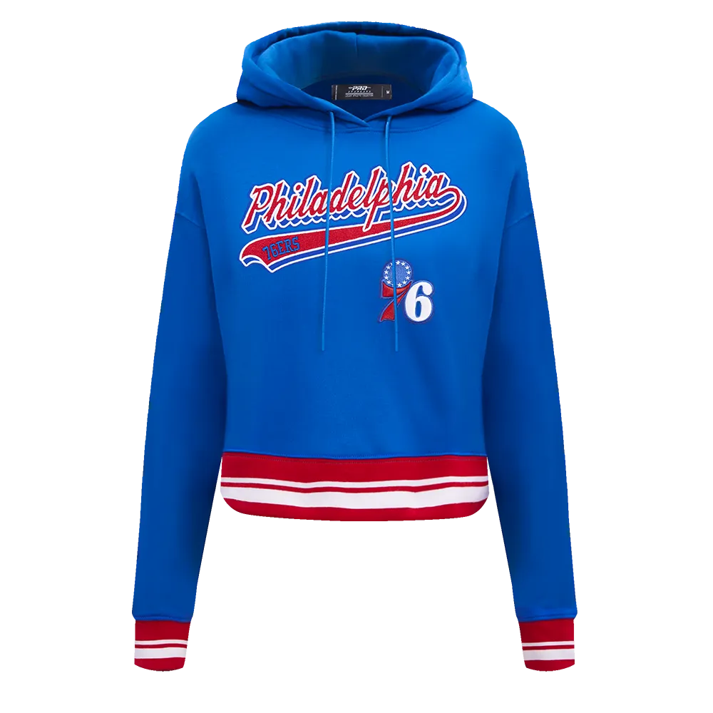 NBA PHILADELPHIA 76ers SCRIPT TAIL WOMEN'S RIB FLC CROPPED PO HOODIE (ROYAL BLUE/RED)