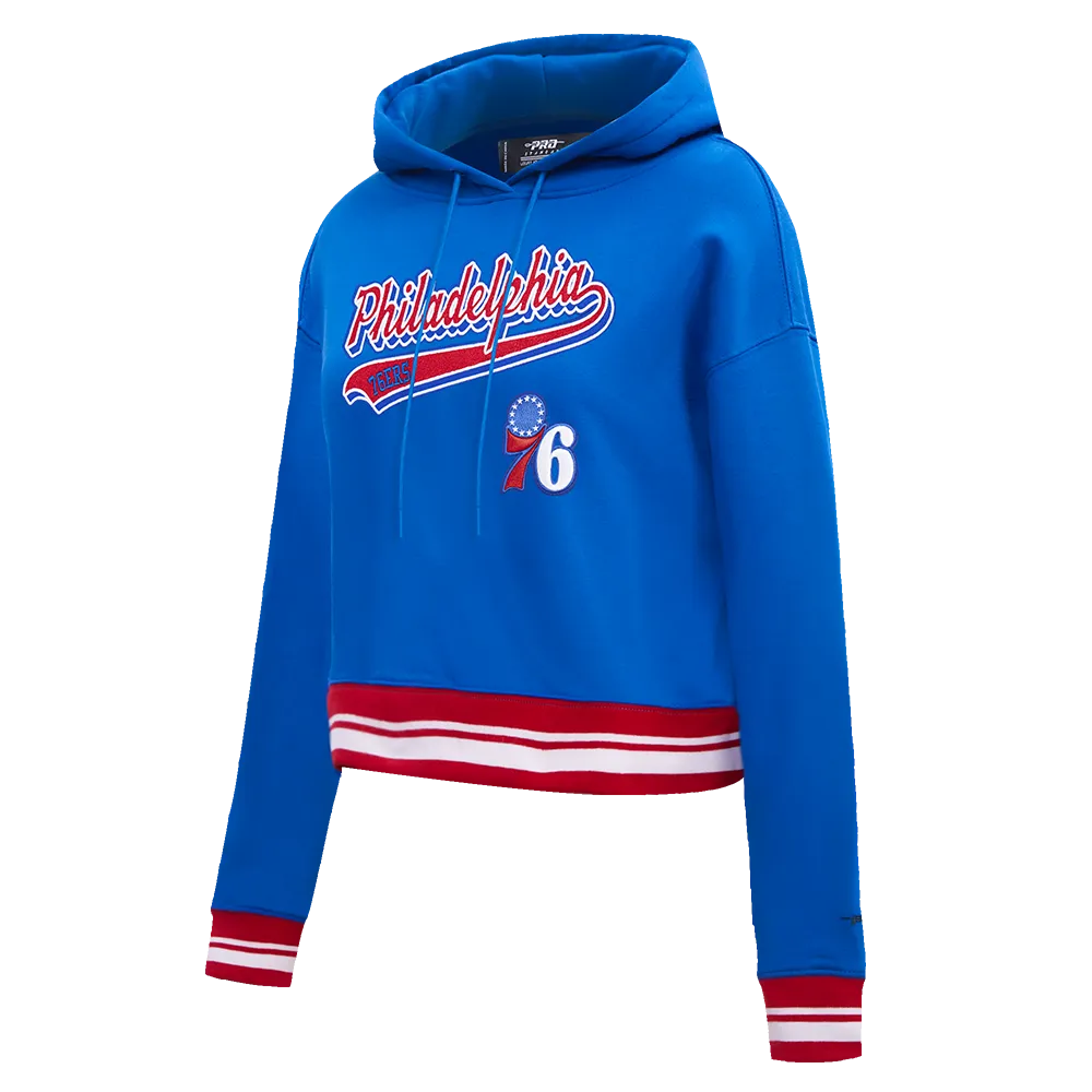 NBA PHILADELPHIA 76ers SCRIPT TAIL WOMEN'S RIB FLC CROPPED PO HOODIE (ROYAL BLUE/RED)