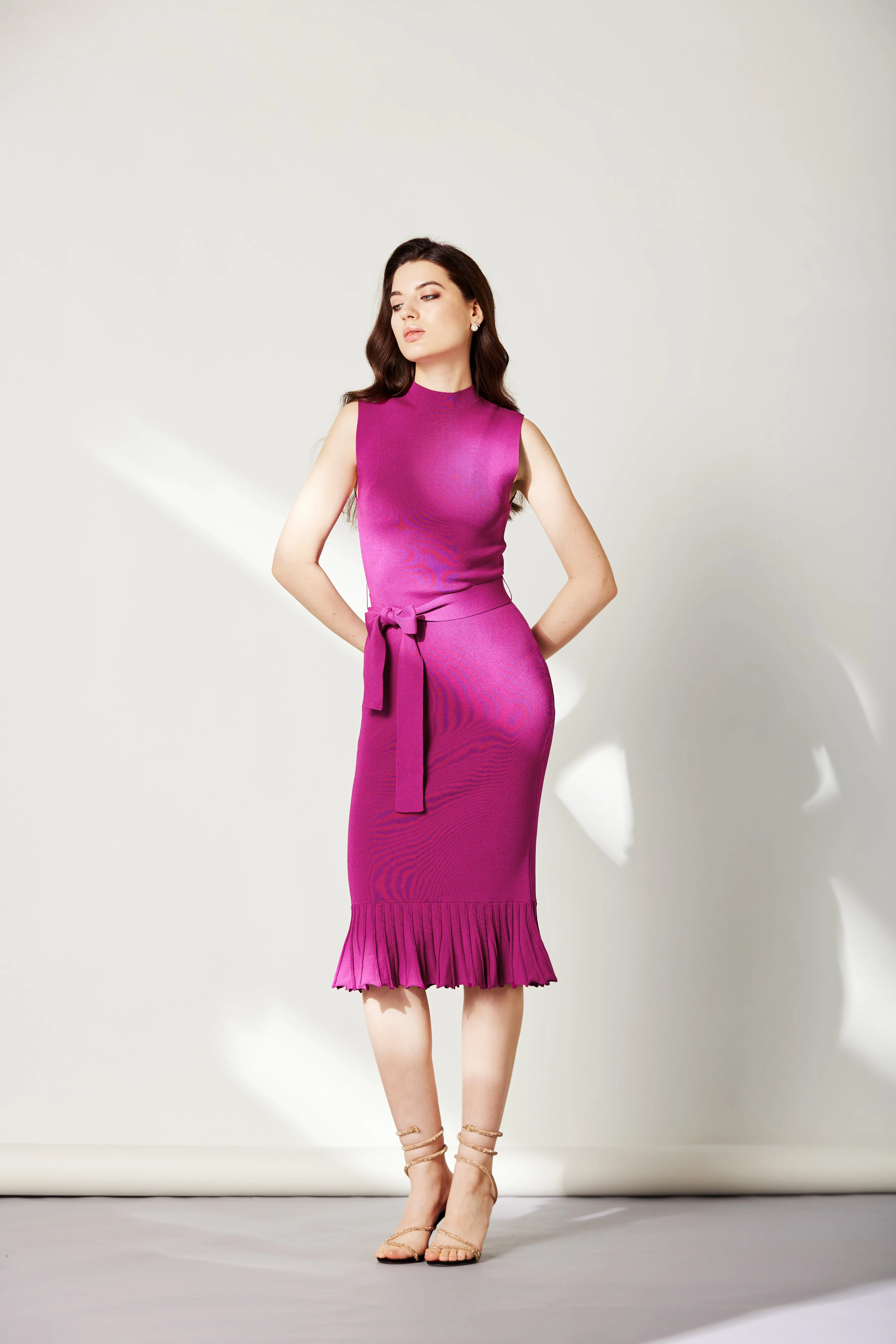 SLEEVE LESS CURVED HEM KNIT DRESS