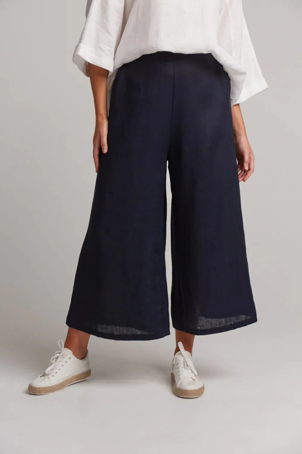 Studio Crop Pant / Navy
