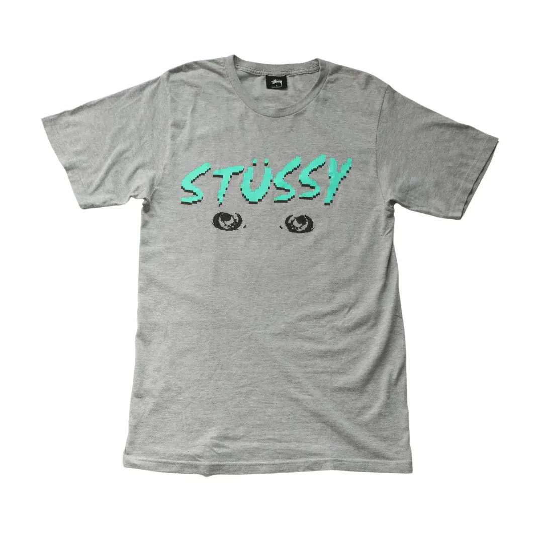 STUSSY SOMEONE'S WATCHING TEE  (S)