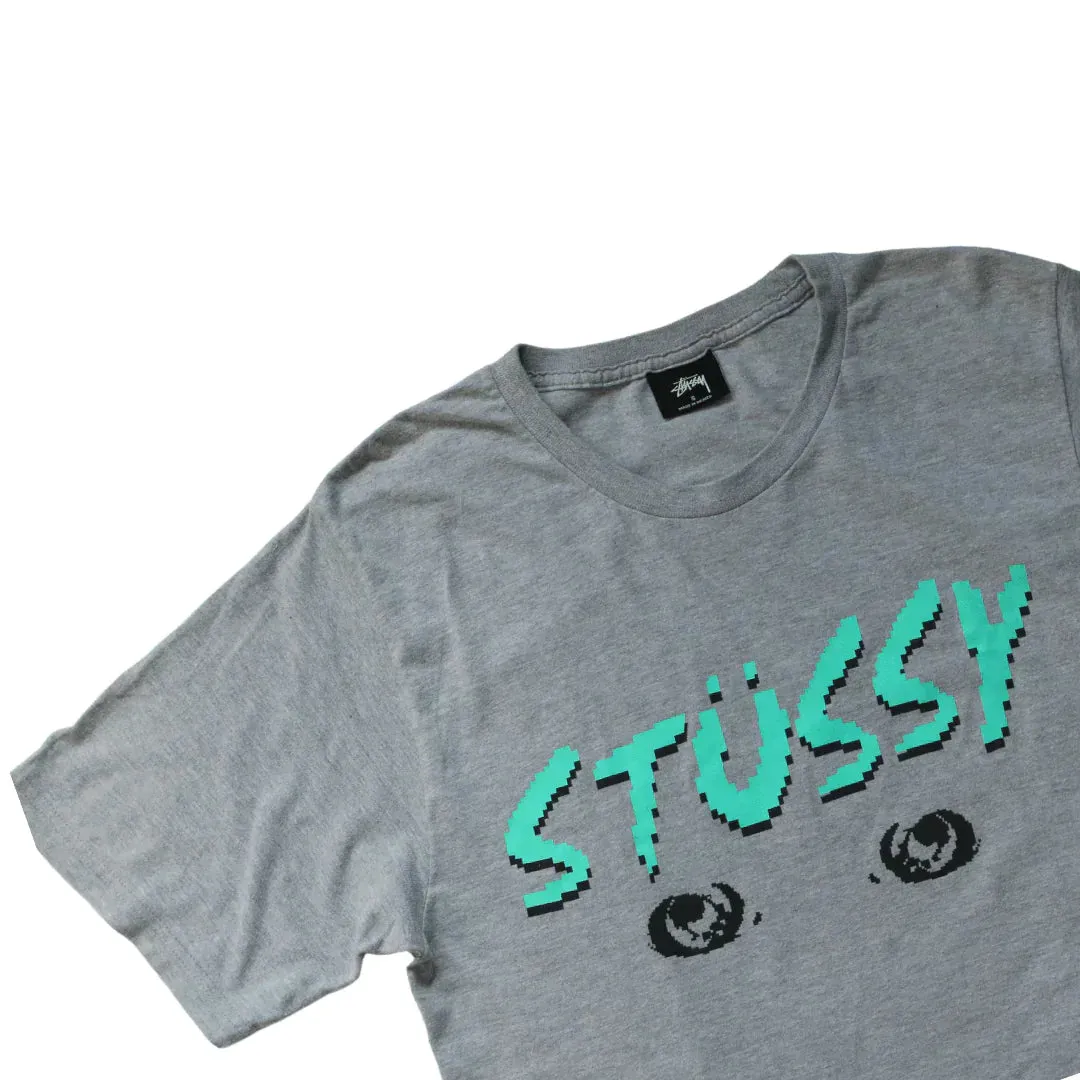STUSSY SOMEONE'S WATCHING TEE  (S)