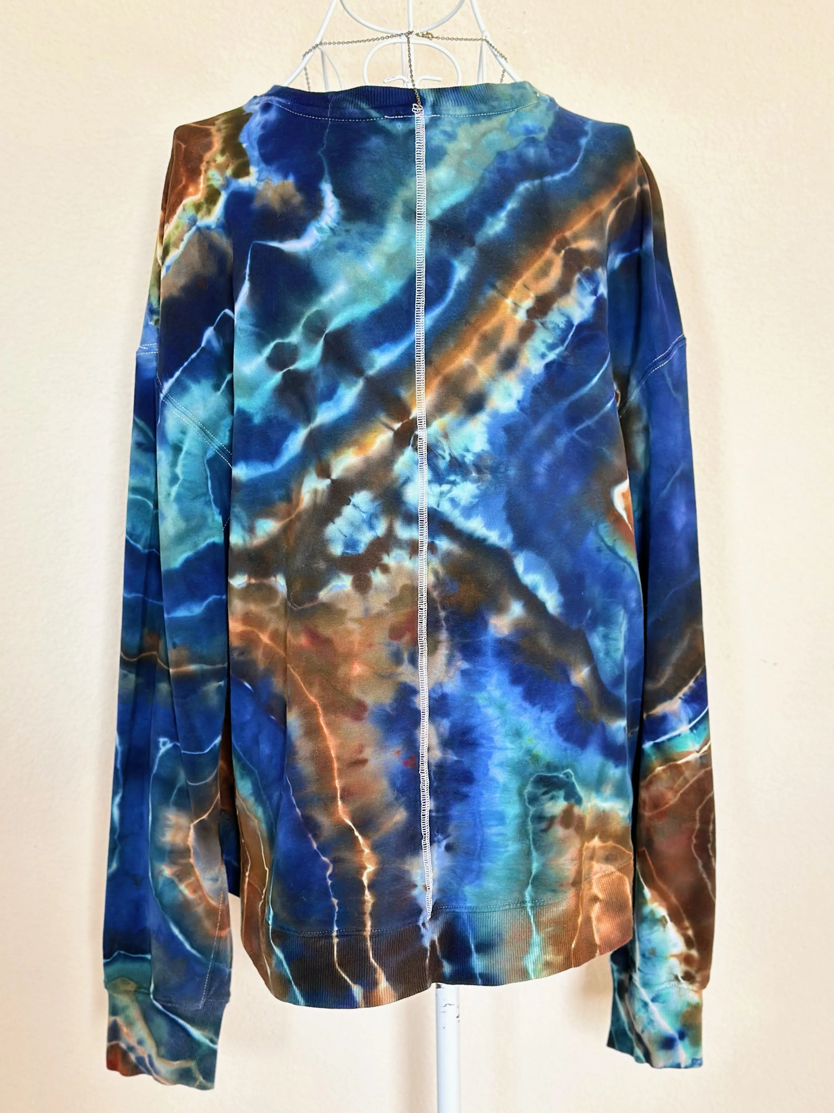 Women’s Medium Geode Pullover with Thumbholes and Pockets in ‘Azurite’