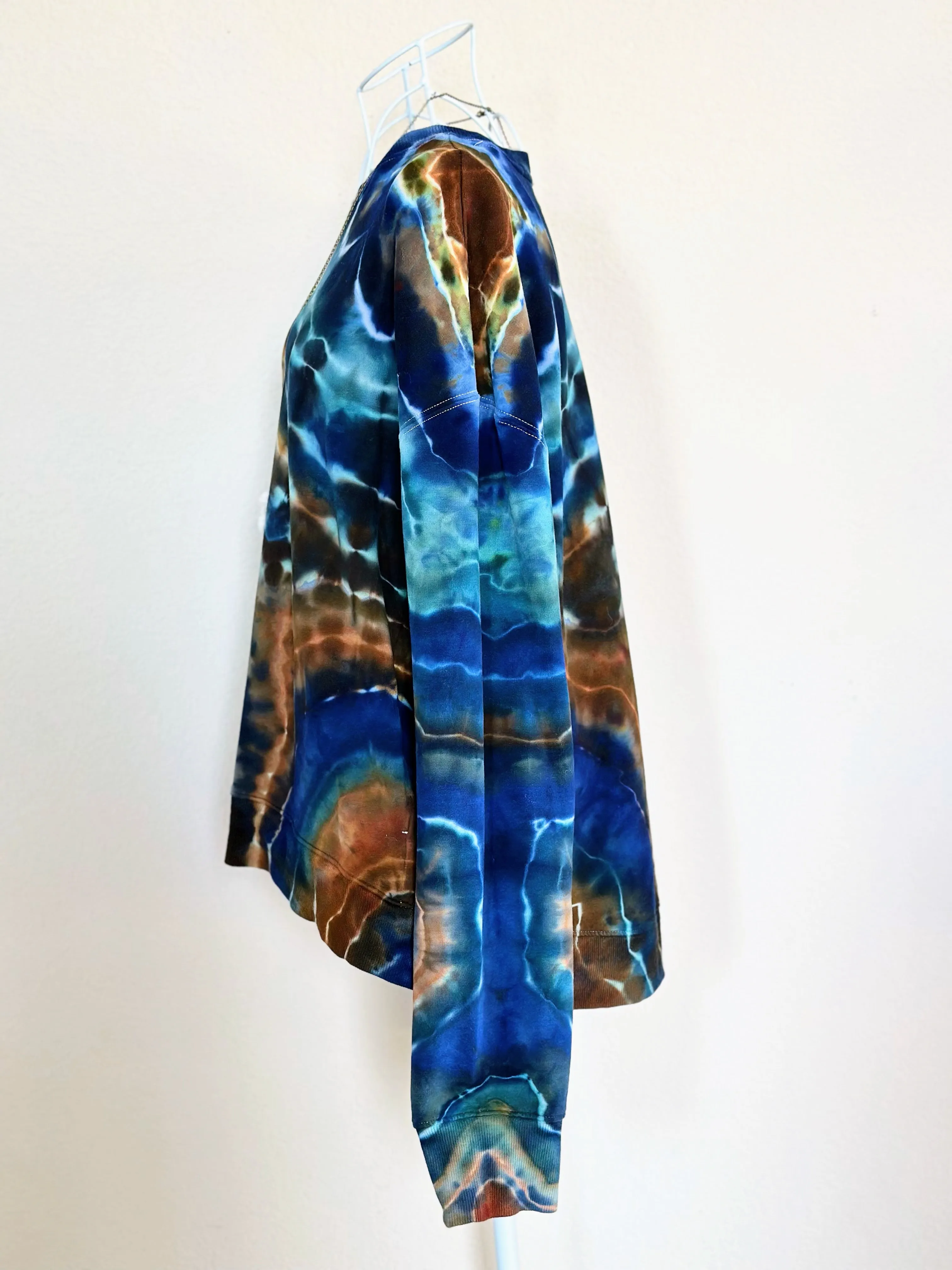 Women’s Medium Geode Pullover with Thumbholes and Pockets in ‘Azurite’